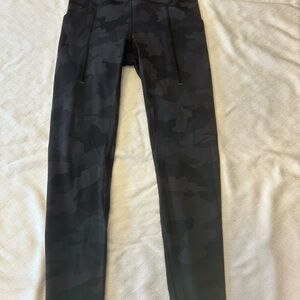 Lululemon Women’s High Rise Black Camouflage Leggings Size 0